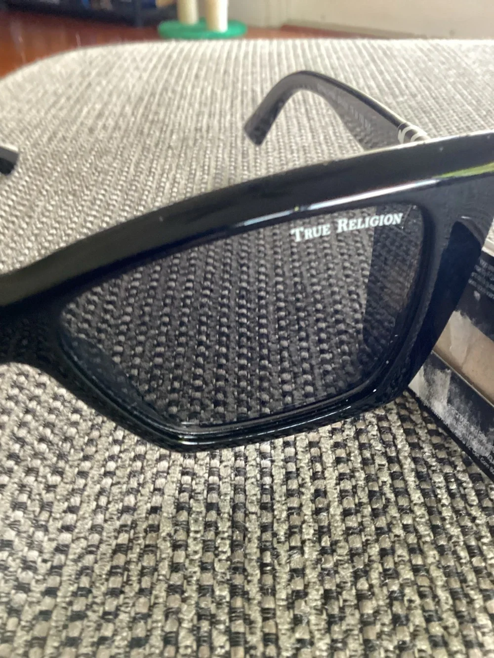 True Religion Women’s Sunglasses Cat Eye Roxy Big & Bold Black Dangling Charm